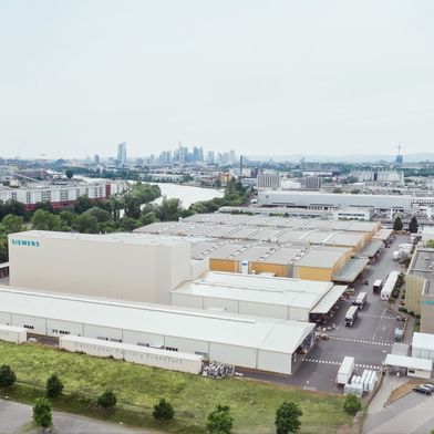 Siemens investiert rund 300 Millionen Euro in seine Werke in Frankfurt und Offenbach. Im Bild: Der Standort in Frankfurt-Fechenheim. (Bild: Siemens)