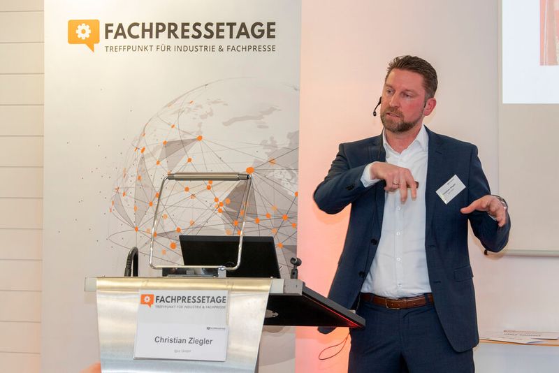 Christian Ziegler, Leiter Produktmanagement e-ketten bei Igus: „Mit unserem chainge Netzwerk vernetzen wir Wertstofflieferanten mit Recyclern und Verarbeitern.“ (Bild: Redaktionsbüro Stutensee)