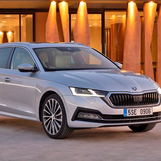 Skoda hat Ende März die vierte Generation des Octavia in die Schauräume gebracht.(Bild:  Skoda)