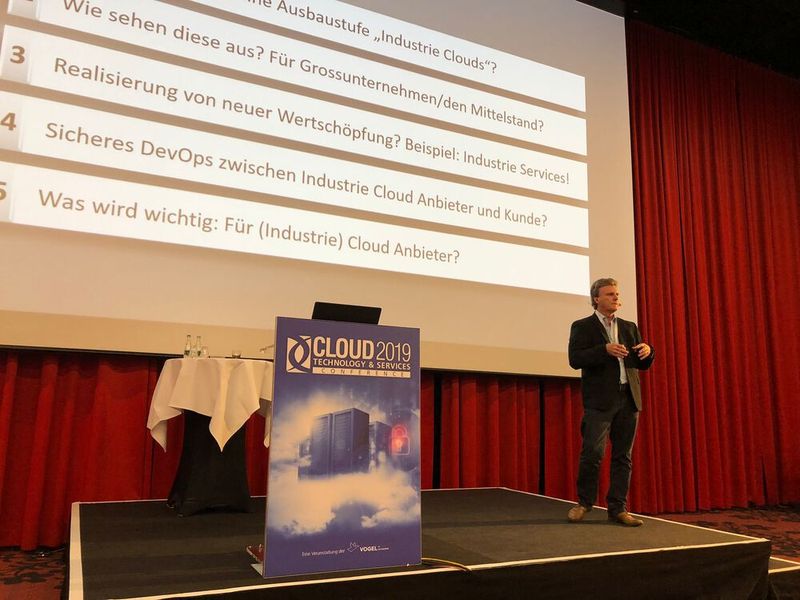 In der Keynote von Dr. Gerhard Koch über „Intelligente Industry Clouds“ gab es Antworten auf die Frage, wie man für das IoT-Business funktionierende Produkte bauen kann. (Bild: Vogel IT-Medien)