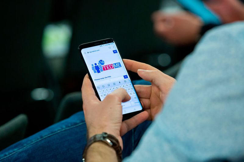 Für das Voting nutzten die Teilnehmer Tedme.com. Über dieses Tool konnten sie auch Referenten bewerten und Fragen stellen. (Bild: Stefan Bausewein)