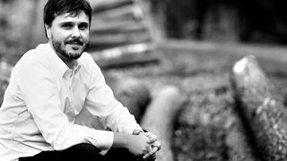 Der Autor: Lukas Lewandowski ist Regional Manager DACH von Coursera (Bild: Coursera)