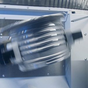 At the clamping station, the workpiece is rotated by 180 degrees and prepared for spindle clamping.(Image: Mapal)