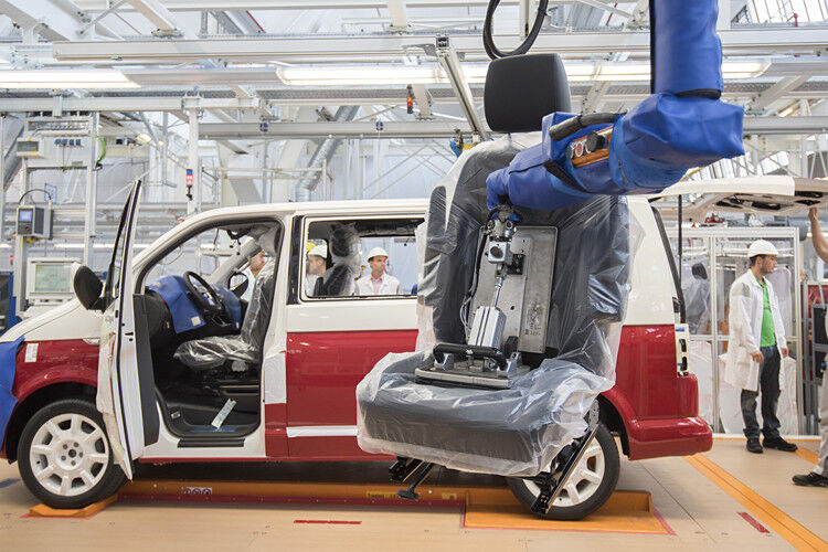 Auf den neuen Montagelinien startete am 24. August die Produktion der neuen T-Baureihe. (Foto: VW)