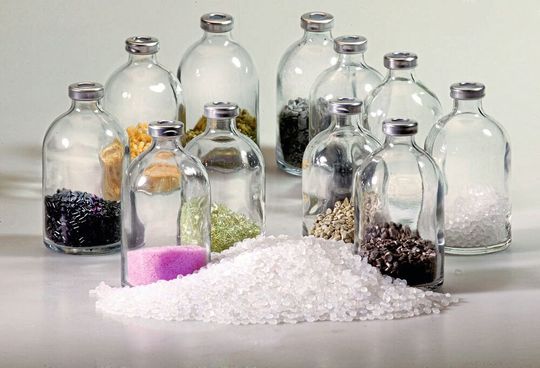 Die getrennte Sammlung wirkt sich positiv aus auf die sensorischen Eigenschaften von Kunststoff-Abfällen und damit auch auf die Rezyklatqualität. Die getrennte Sammlung wirkt sich positiv aus auf die sensorischen Eigenschaften von Kunststoff-Abfällen und damit auch auf die Rezyklatqualität.