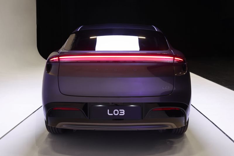 Am Heck setzen die Designer auf einen durchgezogenen Lichtstreifen. Er lenkt von der großen Fläche darunter ab. (Bild: Xpeng)