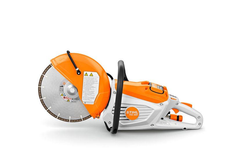Der Akku-Trennschleifer Stihl TSA 300 Rettung wird einfach per Knopfdruck gestartet und ist auch bei Rauchentwicklung uns schlechter Belüftung voll funktionsfähig. (Bild: Stihl)
