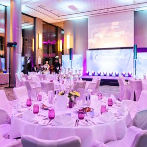 Feierliches Ambiente: Die „eGovernment Readers’ Choice Awards“ wurden im Ballsaal des Berliner Waldorf Astoria verliehen. (Bild: Offenblende)