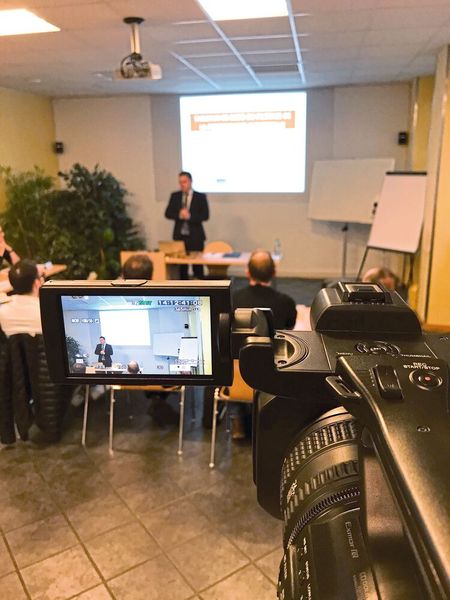 Durant un enregistrement en «live» dans une salle de cours classique. (Source : FSRM)