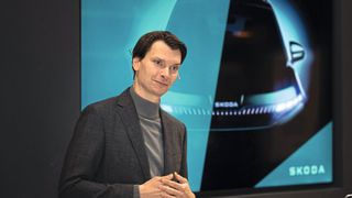 Jan-Hendrik Hülsmann, Geschäftsführer von Skoda Auto Deutschland, erwartet sich von der neuen Skoda-Optik, sowohl der Modelle wie der Autohäuser, einen weiteren Schub für die Marke. (Bild: Skoda Deutschland)