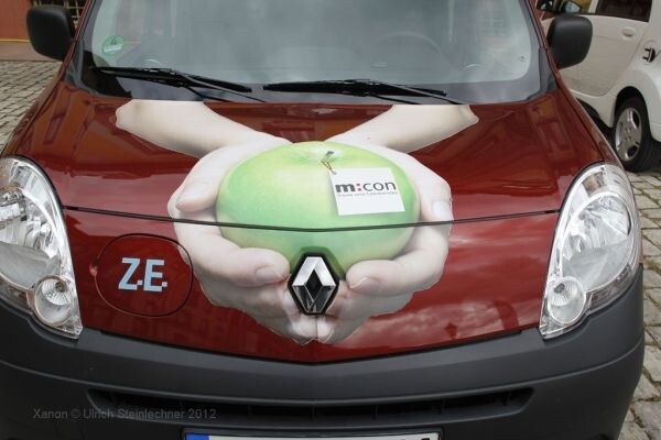 Bertha Benz Challenge, 2. Tag: Ankunft der Teilnehmer am Bruchsaaler Schloss. Der Renault X-PRESS ZE von m:con goes grün. (Ulrich Steinlechner)