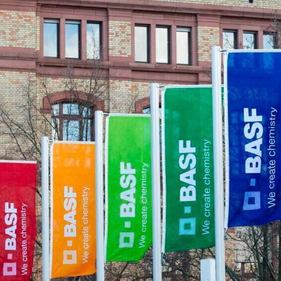 Wegen verschlechterter Geschäfte und schwierigerer Rahmenbedingungen in Europa legte die BASF-Führung jüngst ein Sparprogramm auf.