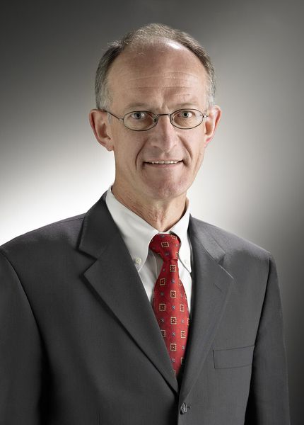 Friedrich Kanz, Leiter der nordamerikanischen Niederlassung Arburg Inc.: Mit unserem NPE-Auftritt decken wir das gesamte Produktionsspektrum ab – von der additiven industriellen Fertigung von Einzelteilen und variantenreichen Kleinserien bis hin zum wirtschaftlichen Spritzgießen von Massenartikeln. (Bild: Arburg)