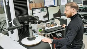 Zum Messen von Komplettwerkzeugen erhalten Fachkräfte Daten aus der gemeinsamen Datenplattform von Coscom.  (Bild: Coscom)