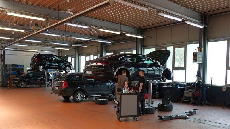 Den größten Teil des Umsatzes machen aber normale Verbrennerfahrzeuge aus – vom Roller bis zum Transporter. (Bild: Rosenow – VCG)