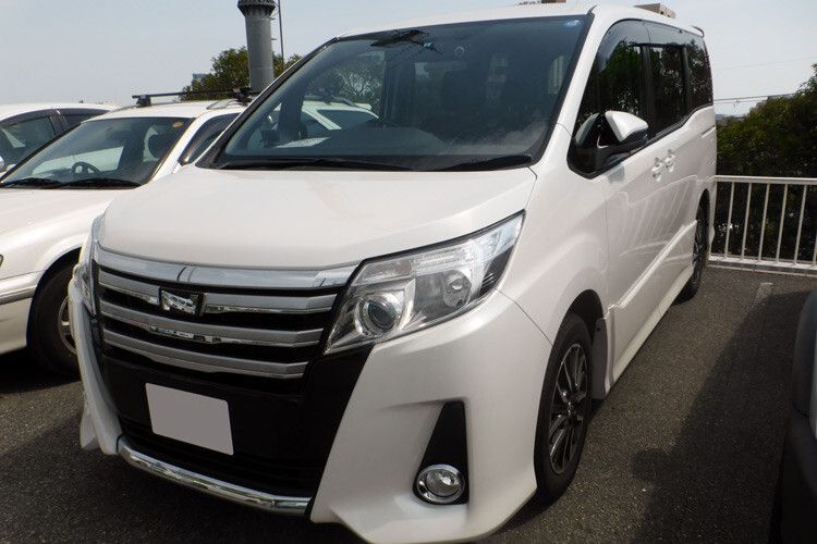 767 Einheiten des achtsitzigen Vans Toyota Noah wurden im ersten Halbjahr in Hongkong neu zugelassen – Platz 4. (Foto: Tokumeigakarinoaoshima/Wikimedia/CC-Zero)