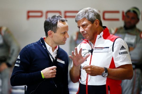 Alexander Hitzinger, Technischer Direktor LMP1 (links) und Fritz Enzinger, Leiter LMP1,  beim Freien Training (Bild: Porsche)