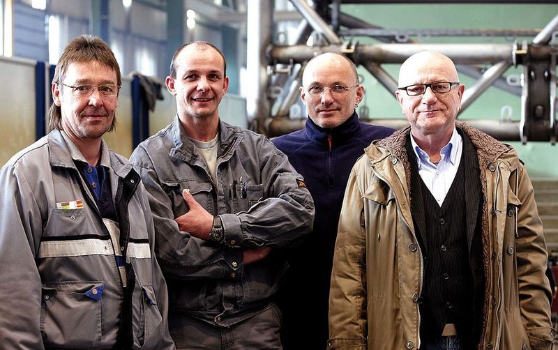 Verantwortlich für die perfekte Schweißnaht – die Mannschaft der Schweißaufsicht, Stahlbau, im Ehinger Werk. Von rechts: Dipl.-Ing. Reinhard Örtl, Otto Schrode, Sascha Wilde und Thomas Weissenberger.Bild: EWM (Archiv: Vogel Business Media)