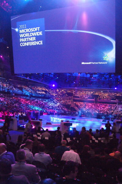 Die Teilnehmer der Microsoft Worldwide Partnerconference warten gespannt auf Steve Ballmers Keynote. (Archiv: Vogel Business Media)