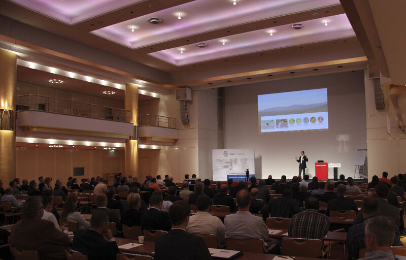 Eines der Highlights der »CLOUD COMPUTING & VIRTUALISIERUNG Technology Conference 2014«: Die Keynote von Dr. Carlo Velten über IT-Infrastruktur Management im Multi- und Hybrid-Cloud-Zeitalter. (Vogel IT-Akademie)