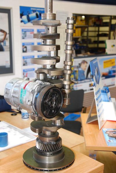 Immer eine Idee mehr: Die etwas andere Trinkgeldkasse – Einwurf roter Schlitz im Kompressorgehäuse. (Archiv: Vogel Business Media)