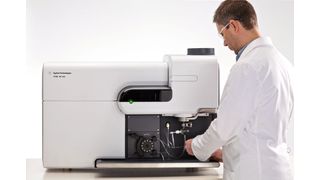 Das neue Atomemissionsspektrometer 4100 MP-AESverwendet ein Stickstoffplasma als Anregungsquelle und erhöht damit auch die Laborsicherheit.  (Bild: Agilent Technologies)