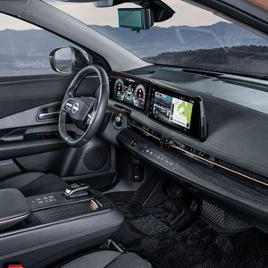 Klassische Knöpfe und Schalter fehlen nahezu komplett.(Bild:  Sebastien Mauroy/Nissan)