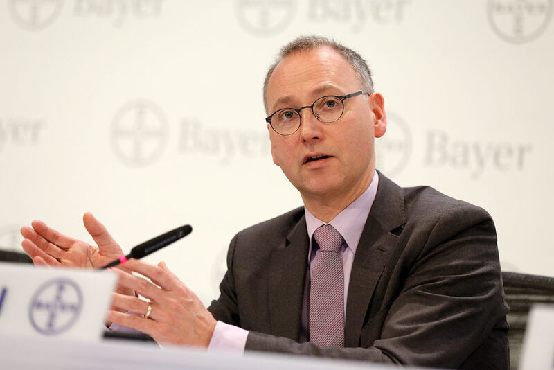 Werner Baumann, Vorsitzender des Vorstands Bayer, präsentiert die Geschäftszahlen des Jahres 2016 auf der Bilanz-Pressekonferenz in Leverkusen. (Bayer)