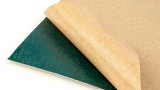 Mit dem wärmehärtenden modifizierten Epoxidharz-Klebstoff sollen sich Dauermagneten in Elektromotoren sicher und effizient befestigen lassen . (3M)