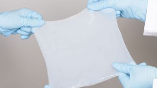 Jenacell stellt Hautauflagen für die Wundversorgung und den Personal-Care-Bereich her. (Evonik)