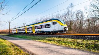 Der Batteriehybridantrieb ermöglicht es den Zügen von Siemens auf Strecken mit und ohne Oberleitung zu fahren. (Bild: Siemens)