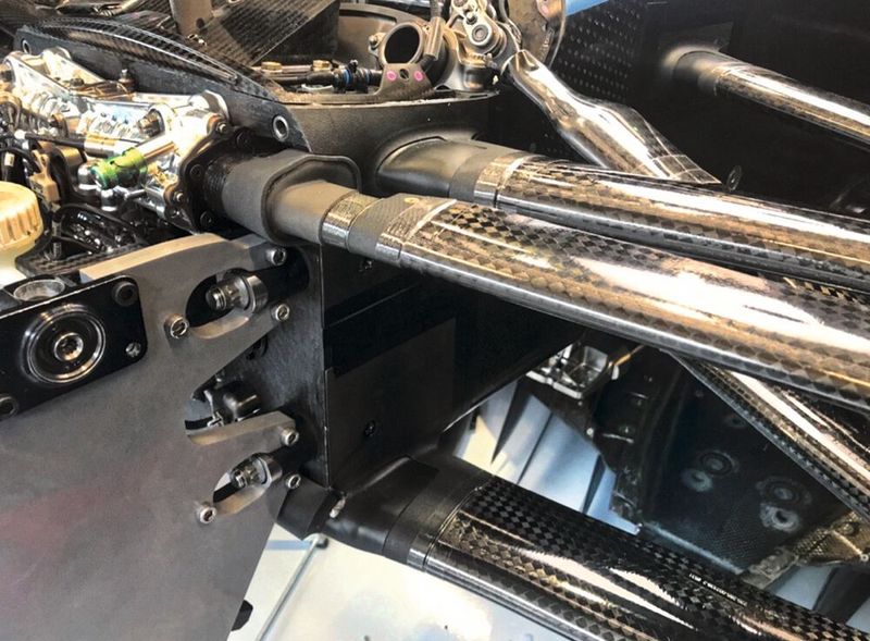 Aufhängungsdichtung und Rahmen für Tests, gefertigt mit Polyurethanguss aus Figure-4-Eggshell-AMB 10 bzw. mit selektivem Lasersintern aus DuraForm PA. (Bild: 3D-Systems)