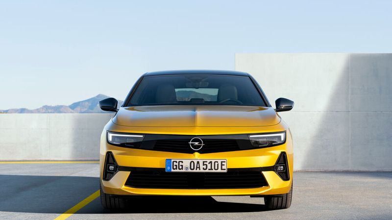 Damit ändert sich das Format und der Astra legt in Länge, Breite und Radstand ein paar Zentimeter zu.  (Bild:Opel)