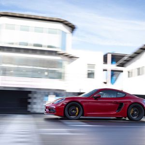 (Porsche)