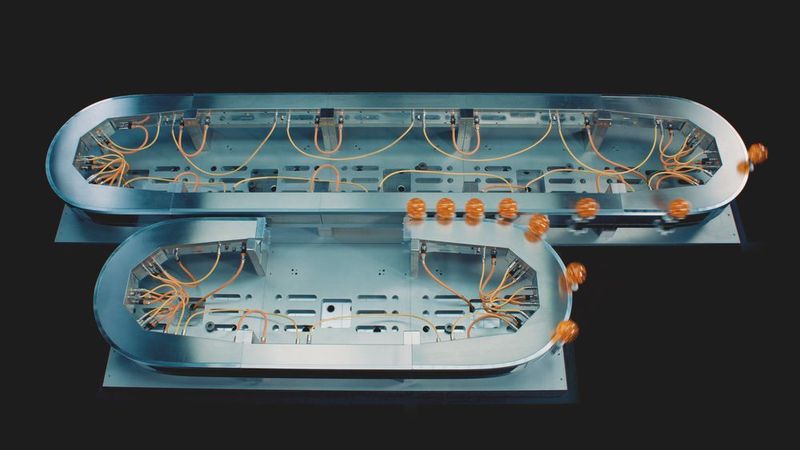 Durch die elektromagnetische Weiche können Produktströme bei voller Geschwindigkeit getrennt und wieder zusammengeführt werden. (B&R)
