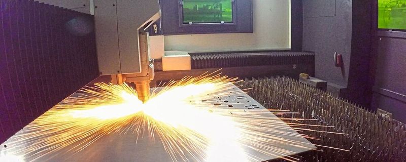 Mit einer Laserleistung von 6 Kilowatt sorgt sie für höchste Präzision und ermöglicht exakte Zuschnitte von Stahl bis 25 Millimeter sowie von Edelstahl und Aluminium bis 15 Millimeter Materialstärke.(Bild:  Microstep)