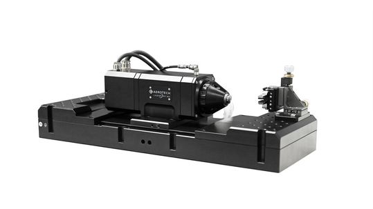 Die Laserturn 160 Gen 2 ist ein integriertes Linear-Rotations-System für die zylindrische Laserbearbeitung in der Medizintechnik ...(Bild:  Aerotech)