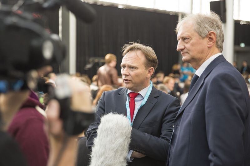 Landrat Dr. Kai Zwicker und Schöppingens Bürgermeister Josef Niehoff im Interview (Bild: Shopware)