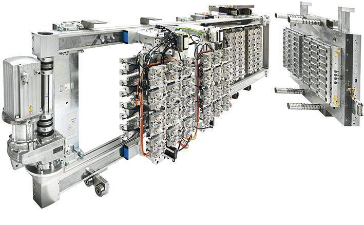Die Zahoransky Automation & Mold GmbH hat das Produktporfolio in Sachen Plattenwerkzeuge für das Mehrkomponentenspritzgießen jetzt um die sogenannten H-Werkzeuge erweitert. Diese bieten Platz für maximal 48 Einsätze, statt wie bisher maximal 16. Eingesetzt werden können sie auf Spritzgießmaschinen, die einen Schließkraftbereich zwischen 5000 und 6000 N haben. (Zahoransky)