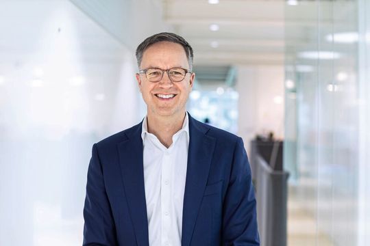 CFO Mark Macus, CFO der Bühler Group: «Unsere starke Finanzlage gibt uns die Flexibilität, die Geschäfte unserer Kunden durch Innovation voranzutreiben, sie in mehr Märkten weltweit zu bedienen und sie während des gesamten Lebenszyklus ihrer Anlagen mit erweiterten Services zu unterstützen.»(Bild:  Bühler)