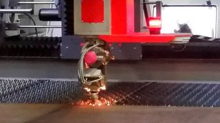 Das Laserschneiden und -schweißen gehört zu den Schlüsselprozessen, die den Weg in eine smartere Fertigungslandschaft eröffnen. Indus hat nun den Lasermaschinenspezialisten Held zum Großteil übernommen, damit die Zukunft gemeinsam gesichert werden kann. Lesen Sie... (Bild: Held-Gruppe)