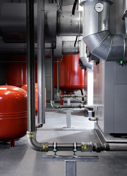 Mit dem Megapress G-Sortiment können jetzt dickwandige Stahlrohre in Heizungs-Installation schnell und sicher verpresst werden. (Viega)