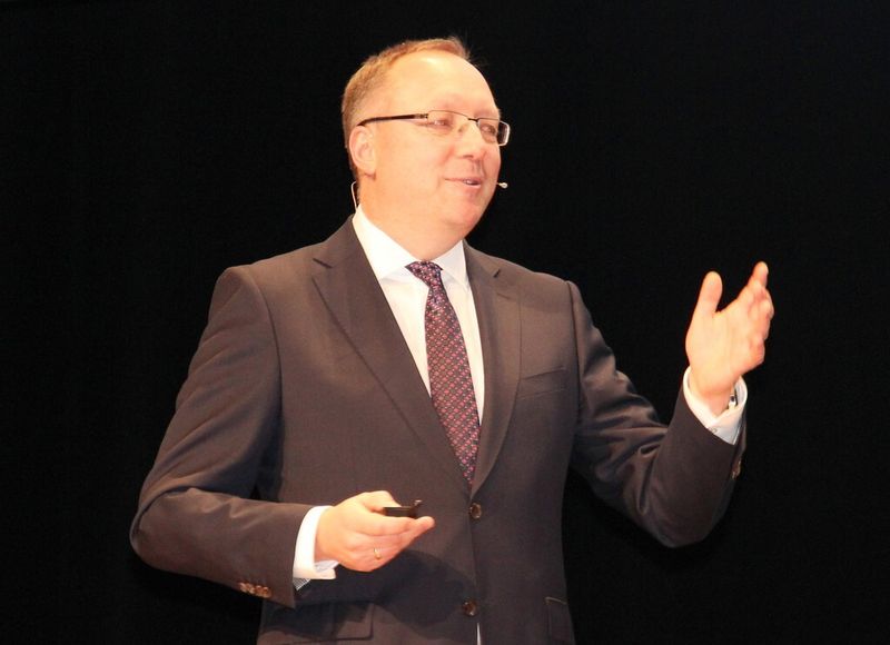 Michael Sauter eröffnet die PTC Live in Stuttgart und kündigt über 80 Vortragende sowie Workshops und Trainingsangebote an. (Bild: Michel)