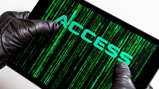 In neun von zehn IoT-Geräten wurden Sicherheitslücken entdeckt. (Bild:  Hacker Gaining Access /CafeCredit.com / CC BY 2.0)