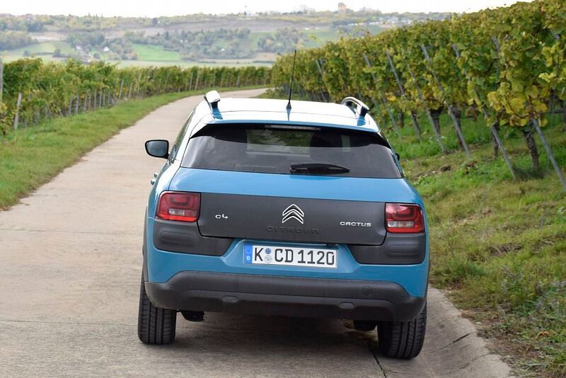 Die Farbkombination Baltic Blau mit grauen Kunststoffteilen ist Citroën sehr gut gelungen. Die Farbe kostet aber 250 Euro Aufpreis. (Rosenow/»kfz-betrieb«)
