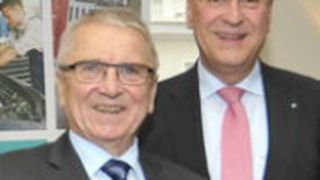 Prominenz beim Kfz-Gewerbe Bayern: Präsident Klaus Dieter Breitschwert (li.) und Bayerns Innenminister Joachim Herrmann. (Foto: Zietz)