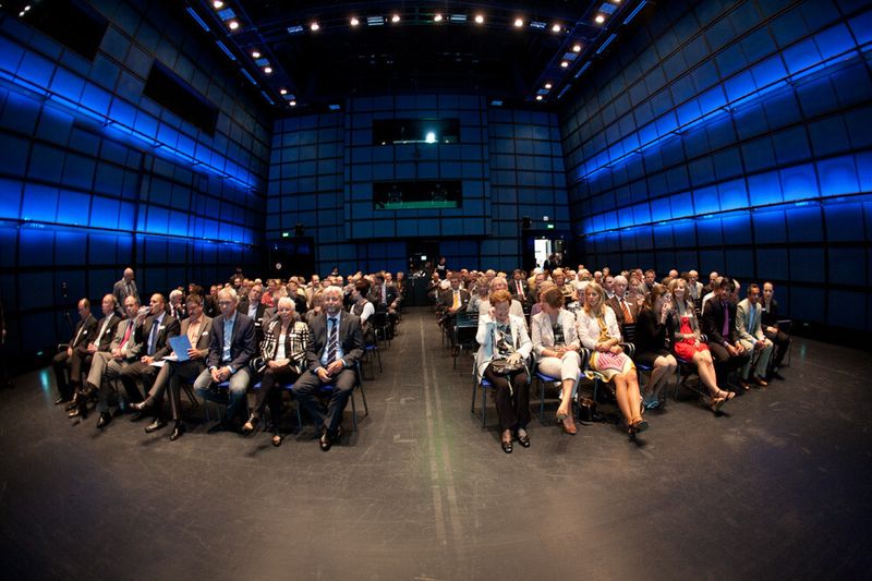 Rösberg Engineering feiert den 50. Geburtstag im ZKM (Zentrum für Kunst- und Medientechnologie) in Karlsruhe. (Bild. Rösberg)
