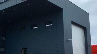 Für die Servicehalle der Österreichischen Bundesbahn lieferte Efaflex das größte Tor seiner Firmengeschichte. (Efaflex)