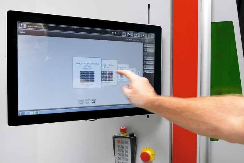 Alles auf einem Touchscreen: Die Bedienung von By Trans Cross und By Sort integriert Bystronic in das Bedienterminal der Laserschneidanlage. (Bystronic)
