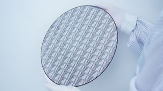 Infineon hat den ersten 300-mm-Galliumnitrid-Wafer vorgestellt. (Bild: Infineon)